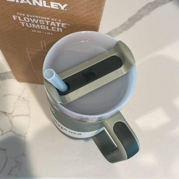 Stanley - BAY LEAF - 40 oz. Quencher H2.0 Flowstate Tumbler - Soft Matte - NWT! - Picture 6 of 8